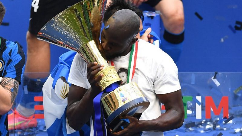 Cầu thủ Lukaku chuyển sang thi đấu cho Inter Milan và vô địch Serie A